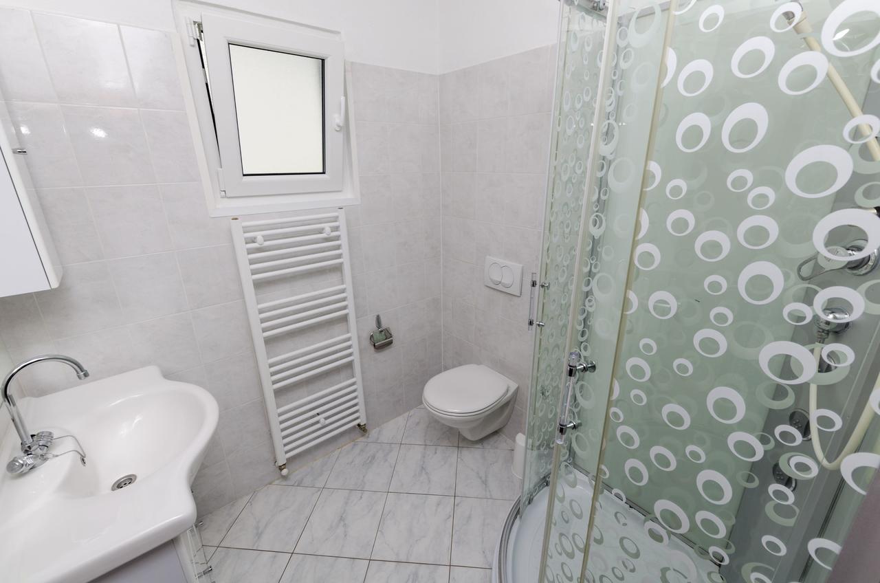 Apartments Luka Рогозниця Екстер'єр фото
